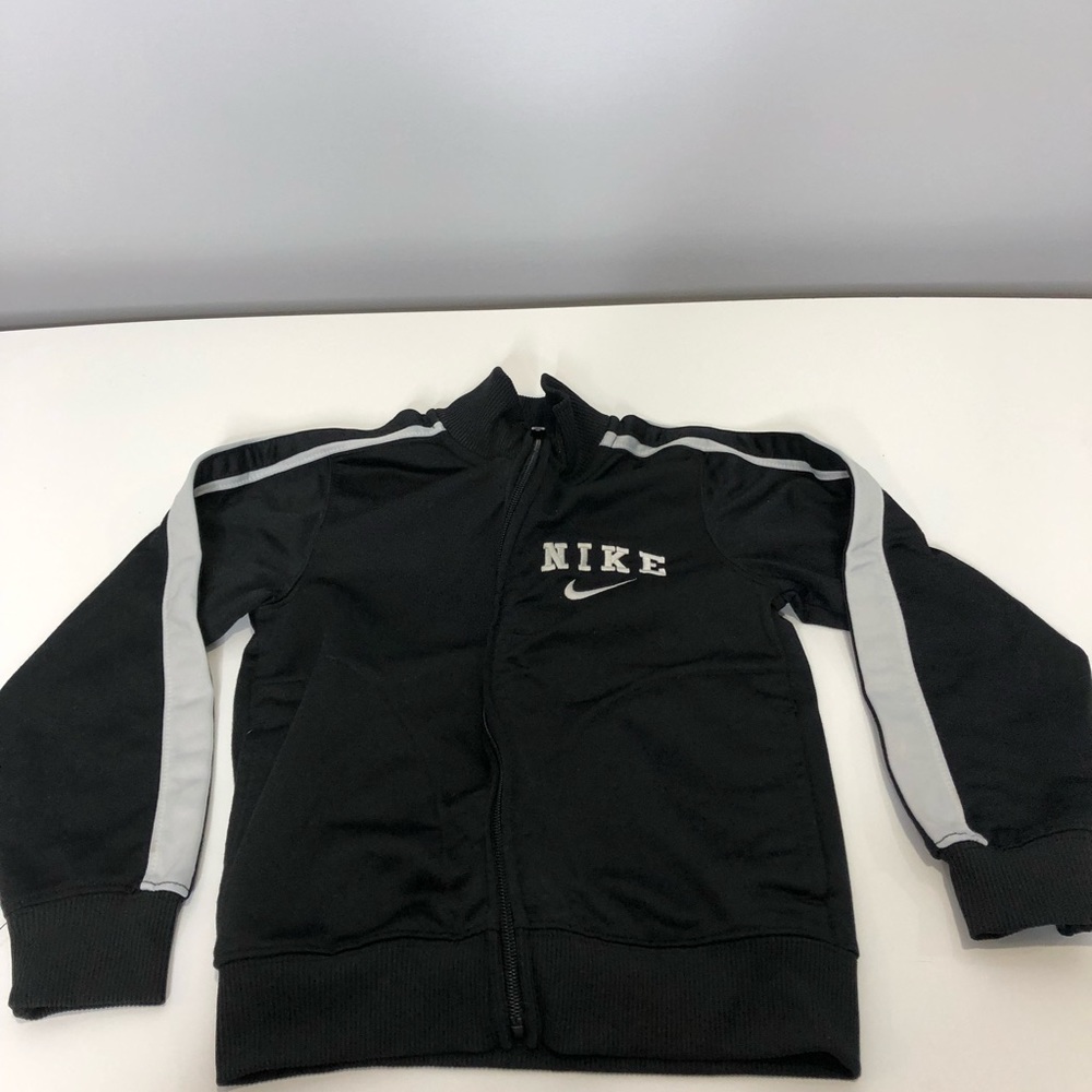 NIKE | Black Nike Zip Up Jacket